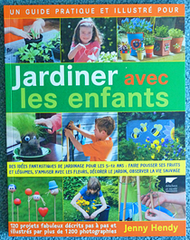 Jardinier avec les enfants