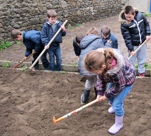 Enfant Jardinage Ecole