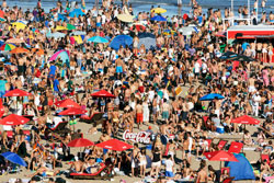 Foule Plage DR